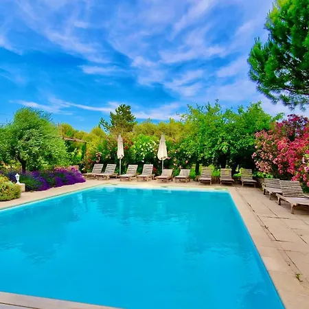 Bed & Breakfast Bastide Saint-didier 5*