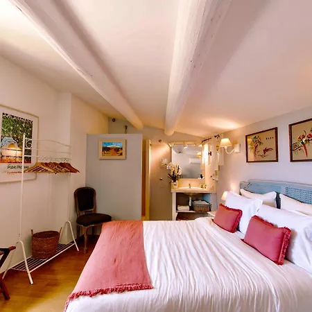 Bed & Breakfast Bastide Saint-didier 5*